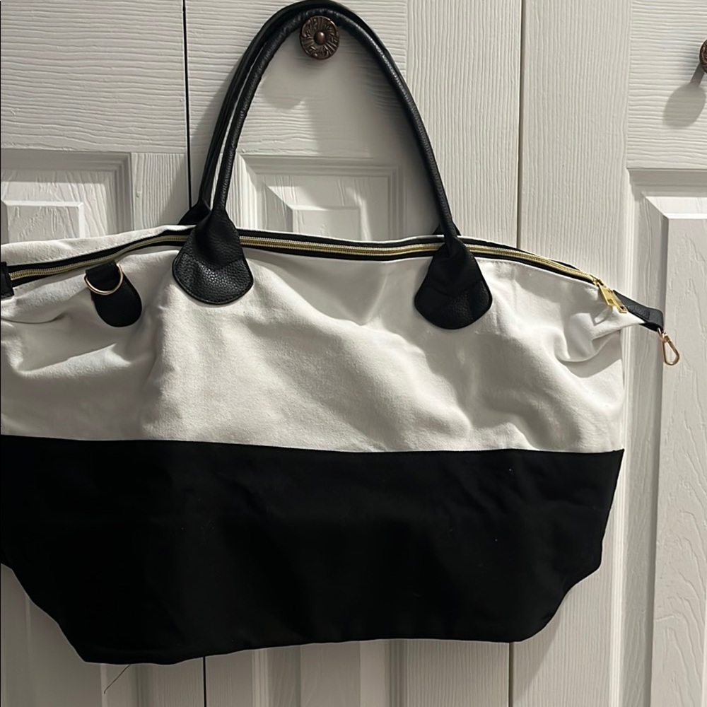 Saks Fifth Avenue Black and White Tote Bag